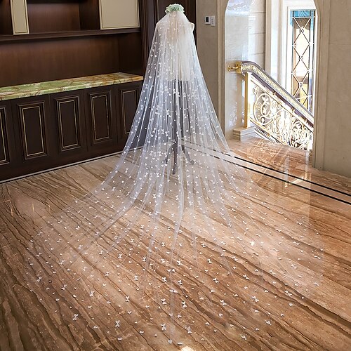 

One-tier Cut Edge Wedding Veil Chapel Veils / Cathedral Veils with Heart / Scattered Bead Floral Motif Style Lace / Tulle / Angel cut / Waterfall