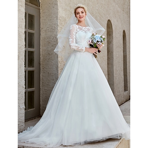 

Ball Gown Wedding Dresses Bateau Neck Chapel Train Lace Tulle Long Sleeve Beautiful Back Illusion Sleeve with Appliques Crystal Brooch Button 2022