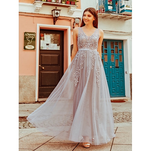 

A-Line Bridesmaid Dress Scoop Neck Sleeveless Elegant Floor Length Tulle with Appliques 2022