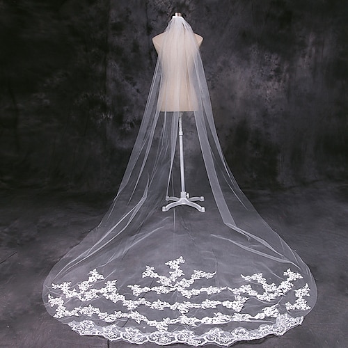 

One-tier European Style Wedding Veil Cathedral Veils with Trim 110.24 in (280cm) Lace / Tulle / Mantilla