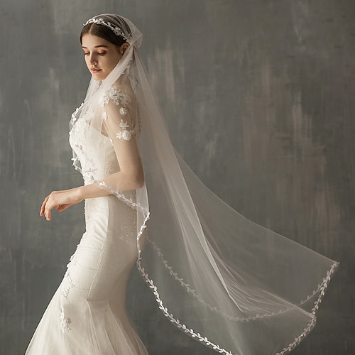 

One-tier Flower Style / Sweet Wedding Veil Fingertip Veils with Petal / Solid / Crystals / Rhinestones Tulle / Angel cut / Waterfall