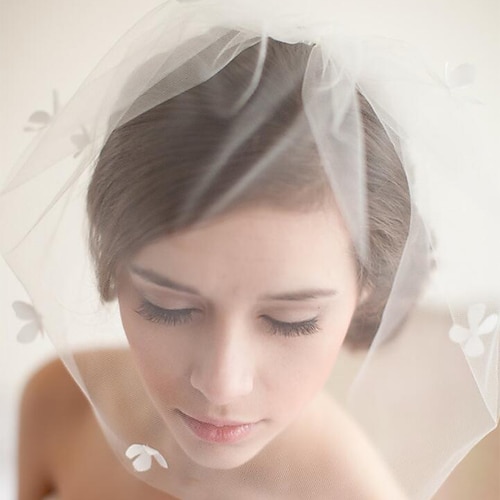 

One-tier Classic Style / Lace Wedding Veil Blusher Veils / Fingertip Veils with Solid 23.62 in (60cm) POLY / Lace