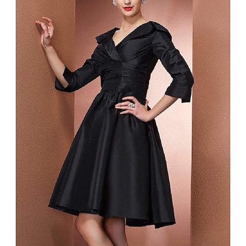 

A-Line Mother of the Bride Dress Elegant V Neck Knee Length Taffeta 3/4 Length Sleeve with Pleats 2022