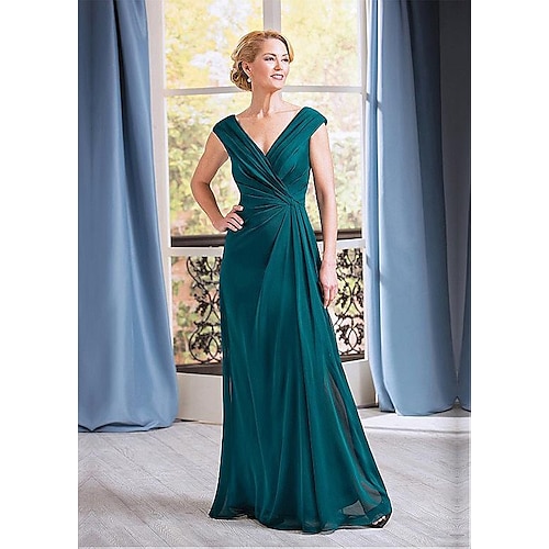 

A-Line Mother of the Bride Dress Elegant Plunging Neck Floor Length Chiffon Sleeveless with Ruching 2022