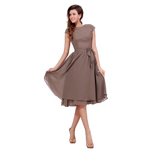 

A-Line Mother of the Bride Dress Sweet Jewel Neck Knee Length Chiffon Short Sleeve with Buttons 2022