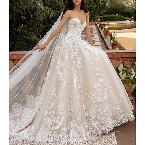 

A-Line Wedding Dresses Sweetheart Neckline Sweep / Brush Train Lace Strapless Romantic Illusion Detail with Appliques 2022