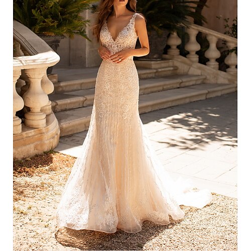 

A-Line Wedding Dresses V Neck Court Train Sleeveless Formal Boho Plus Size with Lace Insert Appliques 2022