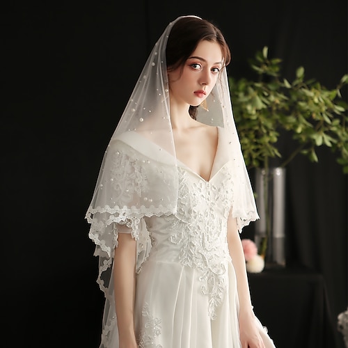 

One-tier Lace Applique Edge / European Style Wedding Veil Fingertip Veils with Faux Pearl Tulle