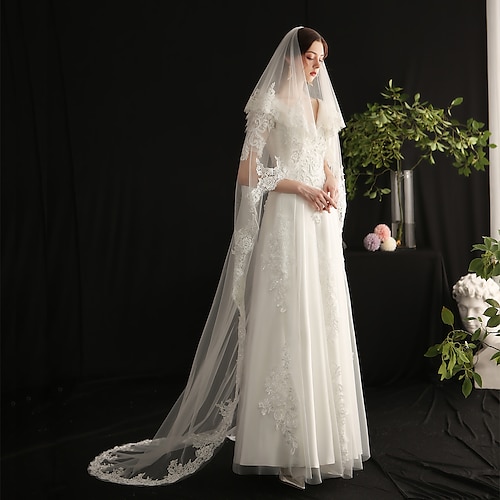 

Two-tier Sweet Wedding Veil Cathedral Veils with Faux Pearl / Solid Lace / Tulle