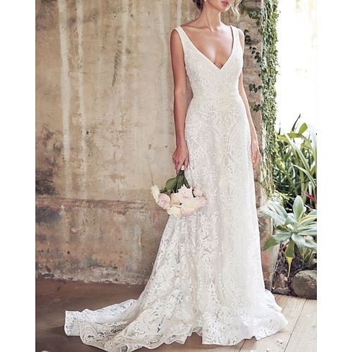 

A-Line Wedding Dresses V Neck Chapel Train Lace Sleeveless Country Sexy Wedding Dress in Color with Lace Insert Appliques 2022