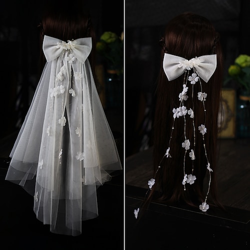 

Two-tier Sweet Style / Flower Style Wedding Veil Shoulder Veils with Scattered Crystals Style / Solid Tulle