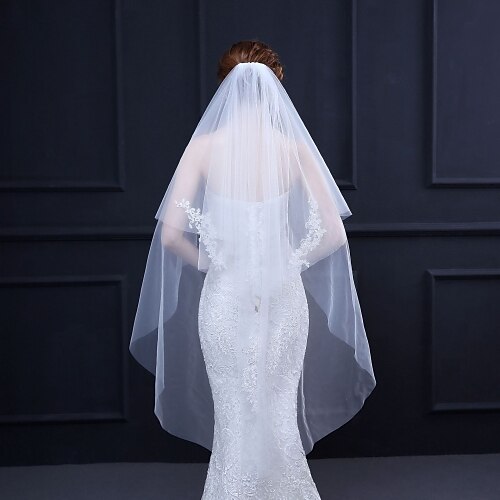 

Two-tier Flower Style / Basic Wedding Veil Fingertip Veils with Petal / Appliques 49.21 in (125cm) Tulle