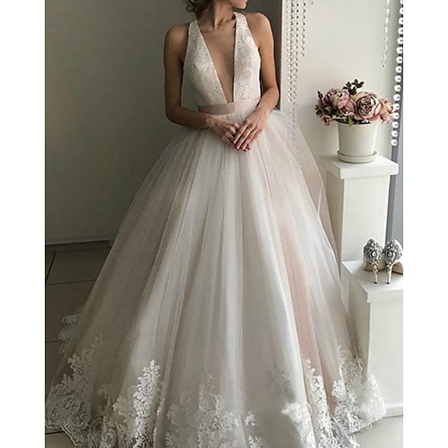 

Ball Gown Wedding Dresses V Neck Court Train Lace Tulle Sleeveless Romantic Sexy with Pleats Appliques 2022