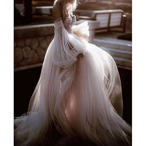 

A-Line Wedding Dresses Off Shoulder Court Train Lace Tulle Long Sleeve Country Beach Sexy with Pleats Appliques 2022