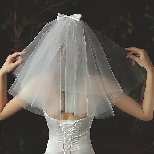 

Three-tier Stylish / Cute Wedding Veil Shoulder Veils with Satin Bow Tulle / Classic