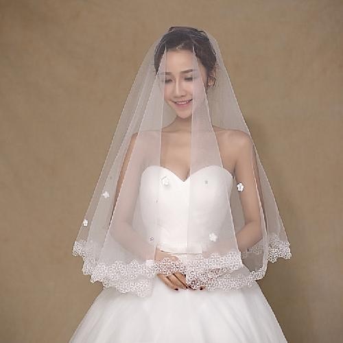 

One-tier Flower Style / Basic Wedding Veil Fingertip Veils with Petal / Appliques 59.06 in (150cm) Tulle