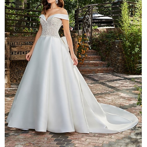 

A-Line Wedding Dresses Off Shoulder Court Train Lace Satin Sleeveless Country Formal Luxurious with Bow(s) Appliques 2022