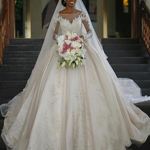 

Princess Ball Gown Wedding Dresses Jewel Neck Court Train Lace Tulle Long Sleeve Formal Romantic Luxurious with Pleats Appliques 2022