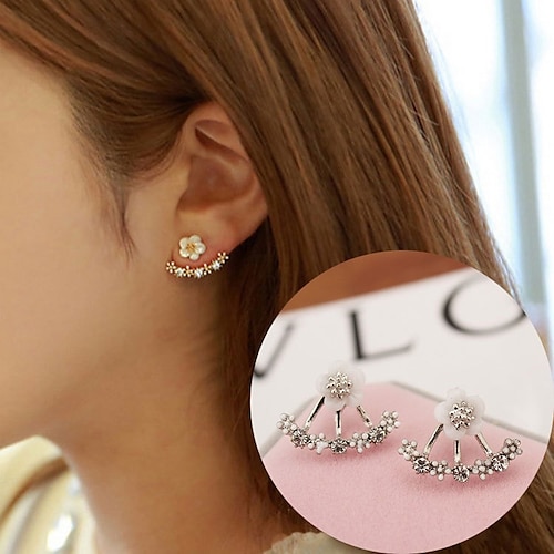 Buy Gänseblümchen Ohrringe Ohrringe weibliche koreanische Version von einfachen Kristall kleine Zou Ju Blume hinten hängenden Ohr Schmuck süße Ohrringe. Picture