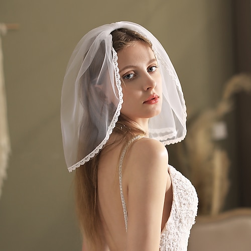 

One-tier Lace / Cute Wedding Veil Shoulder Veils with Faux Pearl Lace / Tulle