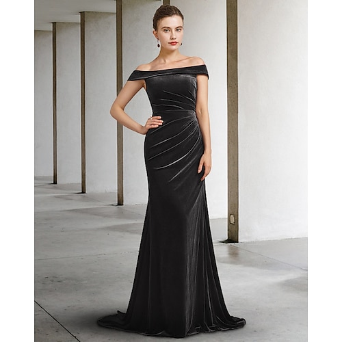 

Sheath / Column Mother of the Bride Dress Elegant Off Shoulder Sweep / Brush Train Velvet Sleeveless with Draping 2022