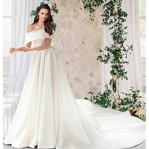 

A-Line Wedding Dresses Off Shoulder Court Train Satin Short Sleeve Simple Sexy with Pleats 2022