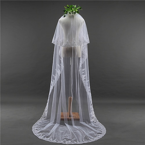 

Two-tier Lace Wedding Veil Chapel Veils with Sequin / Embroidery Tulle
