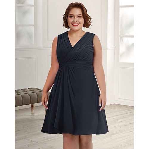 

A-Line Mother of the Bride Dress Plus Size Elegant V Neck Knee Length Chiffon Sleeveless with Pleats Ruched 2022