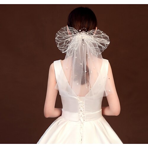 

One-tier Heart / Cute Wedding Veil Shoulder Veils with Faux Pearl / Satin Bow / Scattered Crystals Style Tulle