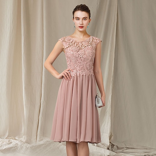 

A-Line Mother of the Bride Dress Elegant Jewel Neck Knee Length Chiffon Lace Sleeveless with Pleats Appliques 2022