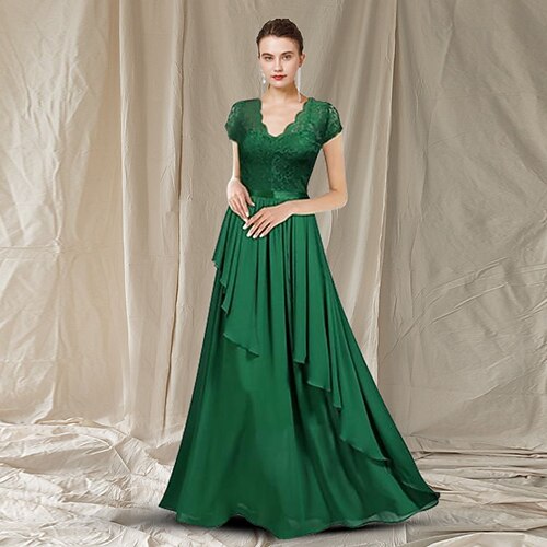 

A-Line Mother of the Bride Dress Elegant V Neck Floor Length Chiffon Lace Short Sleeve with Ruffles 2022