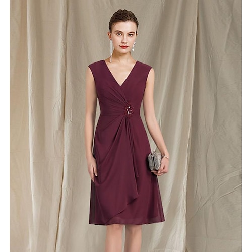 

A-Line Mother of the Bride Dress Elegant V Neck Knee Length Chiffon Sleeveless with Ruched Ruffles 2022