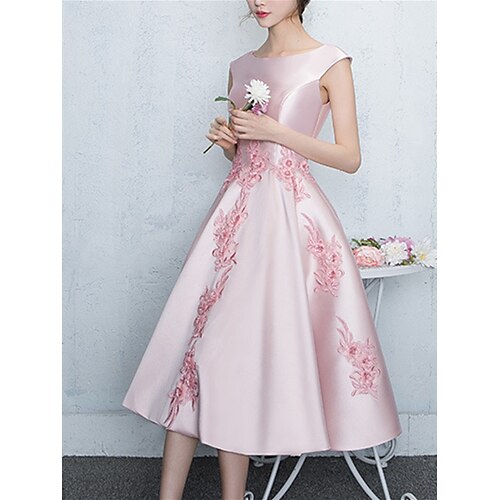 

A-Line Bridesmaid Dress Jewel Neck Sleeveless Elegant Tea Length Satin with Appliques 2022