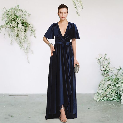 

A-Line Mother of the Bride Dress Simple Elegant V Neck Asymmetrical Floor Length Velvet Short Sleeve with Pleats 2022