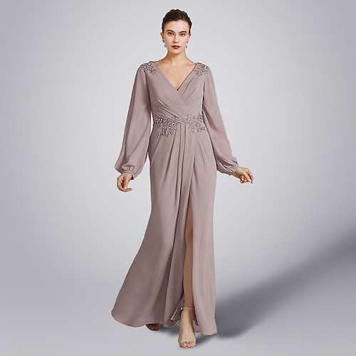 

A-Line Mother of the Bride Dress Plus Size Elegant V Neck Floor Length Chiffon Long Sleeve with Beading 2022