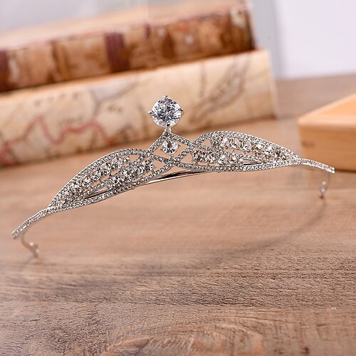 

Crown Tiaras Legering Bryllup Enkel Brude Med Metal Medaljon Hovedbeklædning