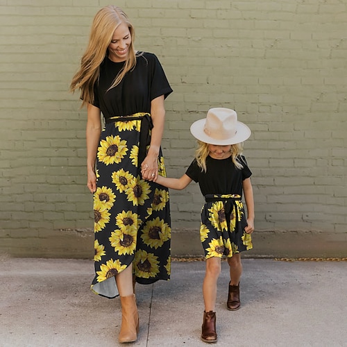 

Mommy and Me Dresses Graphic Sunflower Daily Print Black Short Sleeve Maxi Vacation Matching Outfits / Summer