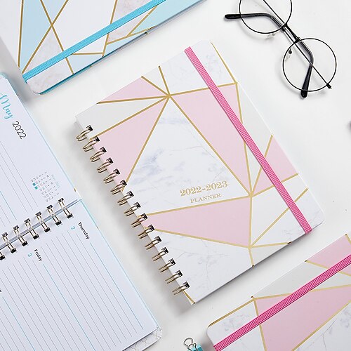 

2022 Spiral Twin-Wire Binding Daily Weekly Monthly A5 5.8×8.3 Inch Classic Paper Hardcover Elastic Closure Agenda Strap Design Planner 136 Pages for School Office Student