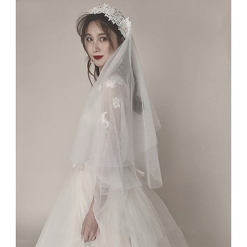 

Two-tier Cute Wedding Veil Elbow Veils with Faux Pearl / Appliques 31.5 in (80cm) Tulle