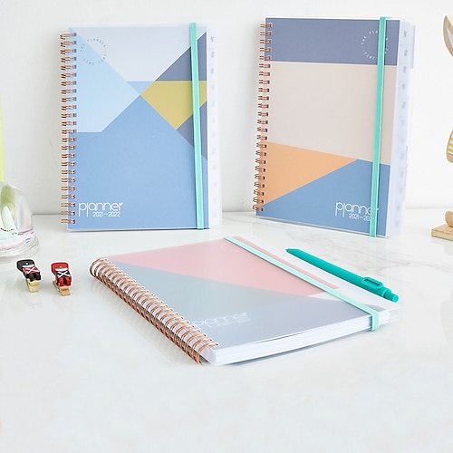 

2022 Spiral Twin-Wire Binding Daily Weekly Monthly A5 5.8×8.3 Inch Classic Paper Hardcover Elastic Closure Agenda Strap Design Planner 75 Pages for School Office Student