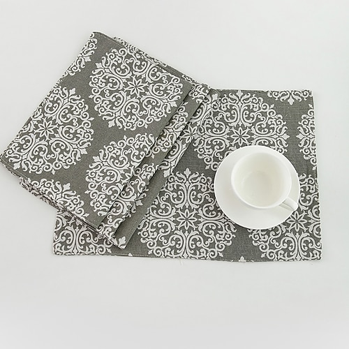 

Dining Table Placemats Set of 4 Heat Resistant Non-Slip Dining Table Place Mats for Holiday Banque Kitchen Table Decor