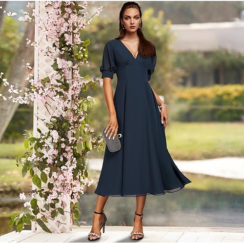 

A-Line Mother of the Bride Dress Plus Size Elegant Jewel Neck Tea Length Chiffon Short Sleeve with Pleats Solid Color 2022