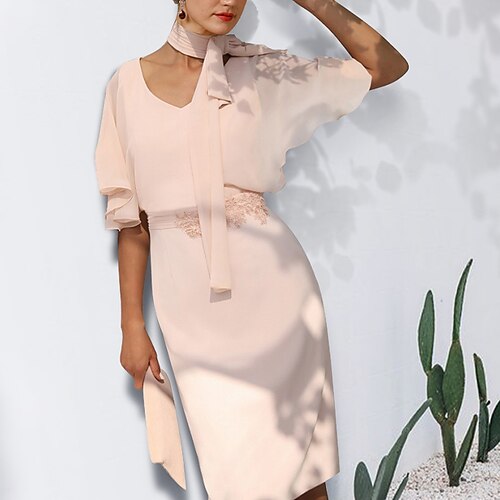 

Sheath / Column Mother of the Bride Dress Elegant V Neck Knee Length Chiffon Short Sleeve with Appliques Bandage 2022