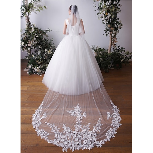 

One-tier Lace Applique Edge / Lace Wedding Veil Chapel Veils / Cathedral Veils with Petal / Embroidery / Appliques 118.11 in (300cm) Tulle