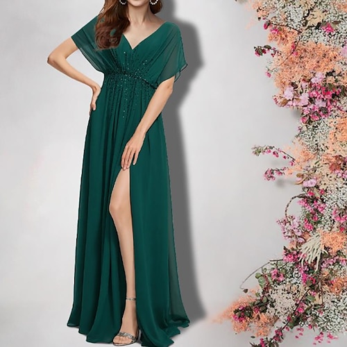 

A-Line Mother of the Bride Dress Plus Size Elegant V Neck Floor Length Chiffon Short Sleeve with Pleats Beading Split Front 2022