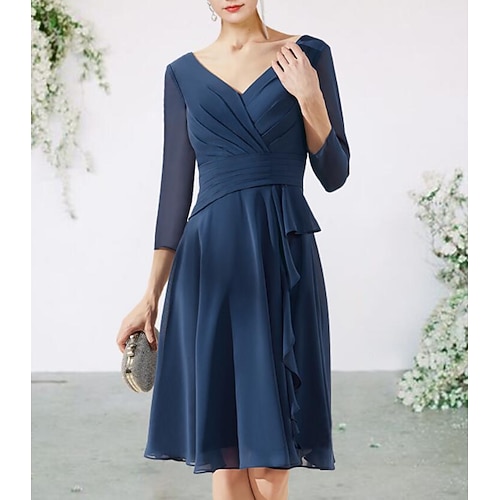

A-Line Mother of the Bride Dress Elegant V Neck Knee Length Chiffon 3/4 Length Sleeve with Ruched Ruffles Side-Draped 2022