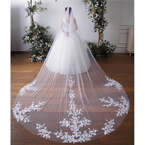 

One-tier Lace Applique Edge / Lace Wedding Veil Cathedral Veils with Embroidery / Appliques 137.8 in (350cm) Tulle