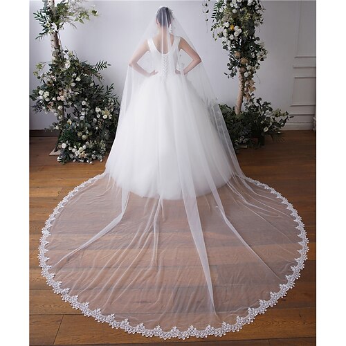 

One-tier Lace Applique Edge / Lace Wedding Veil Cathedral Veils with Embroidery / Appliques 137.8 in (350cm) Tulle