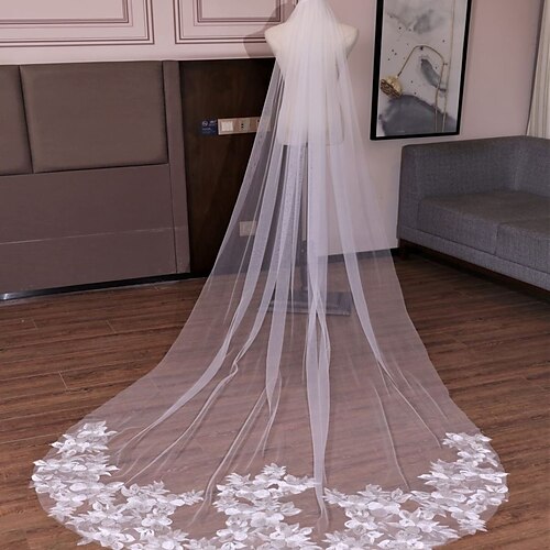 

One-tier European Style / Sweet Wedding Veil Cathedral Veils with Appliques 137.8 in (350cm) Lace / Tulle