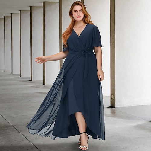 

A-linje Plus Size Curve Mother of the Bride kjoler Elegant Kjole Formel Assymetrisk Kortærmet V-hals Chiffon med Sløjfe(r) Slids 2023